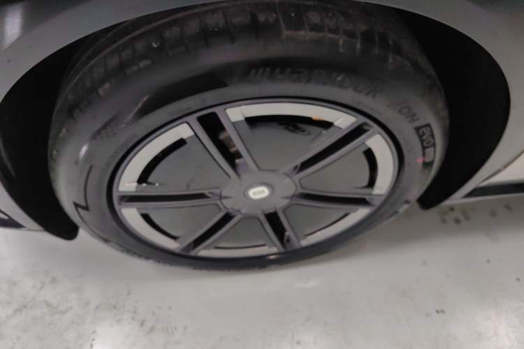 Used Xiaomi Auto YU7 2025 Ultra-Long Range All-Wheel Drive Pro Version
