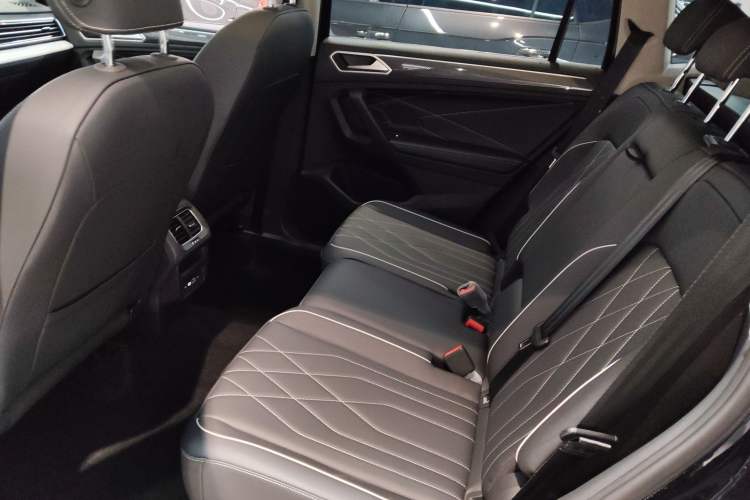 Used Volkswagen Tiguan L 2024 Outstanding Model 330TSI Automatic Two-Wheel Drive R-Line Dragon Glory Edition
