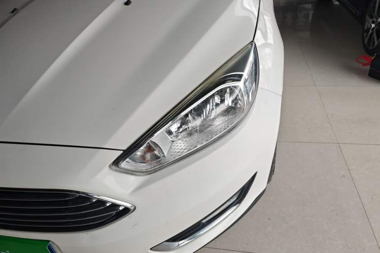 Used Ford Focus 2017 Sedan 1.6L Automatic Fashion Edition Smart Drive Version
