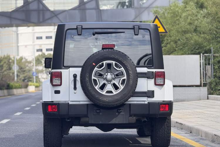 Used  Wrangler 2015 3.0L Sahara Four-Door Comfort Edition
