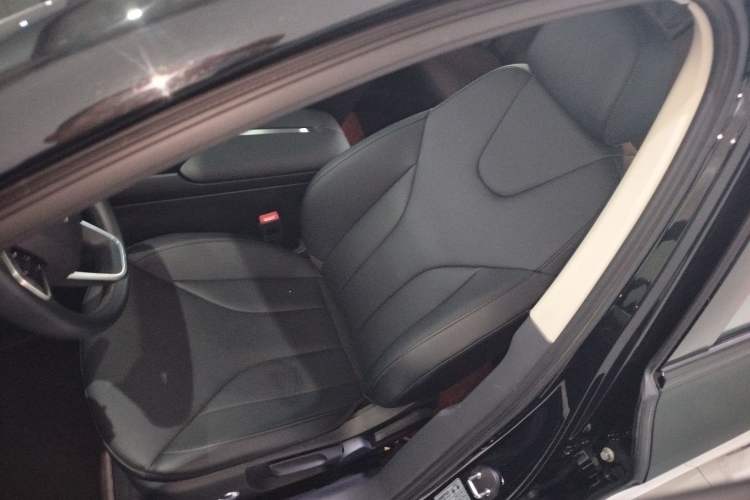 Used Hongqi E-QM5 2024 500km Range Edition