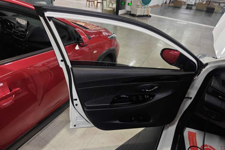 Used Toyota YARiS L 2022 X-Trail 1.5L CVT Luxury PLUS Edition
