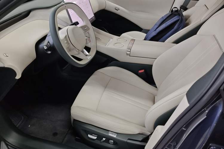 Used  YU7 2025 Ultra-Long Range All-Wheel Drive Pro Version
