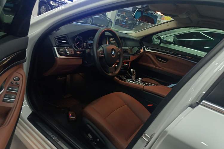 Used BMW 5 Series 2017 525Li Leading Model
