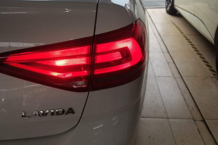 Used Volkswagen Lavida 2017 1.6L Automatic Fashion Edition
