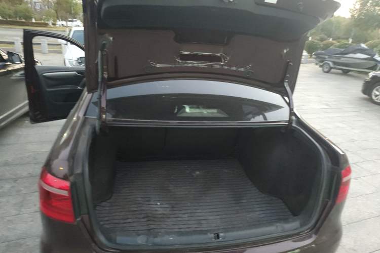 Used Volkswagen Lavida 2013 Restyled Classic 1.6L Automatic Comfort Edition