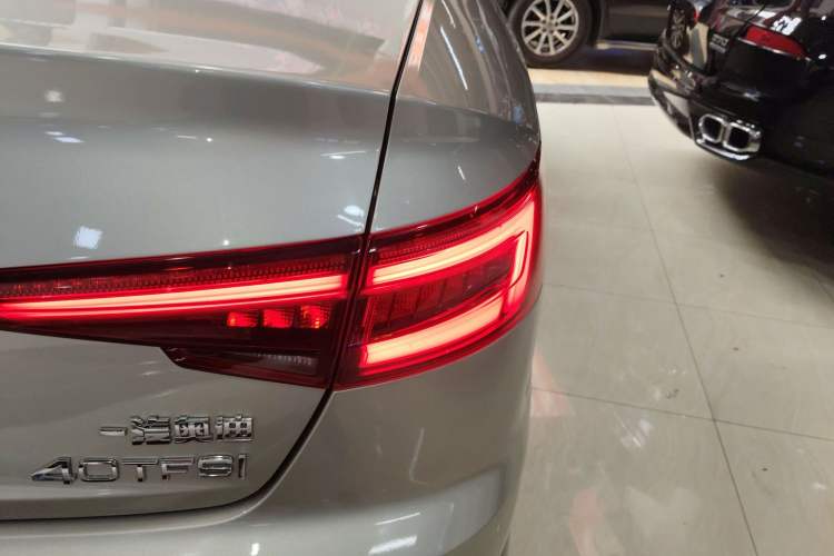 Used Audi A4L 2019 40 TFSI Ambition China VI
