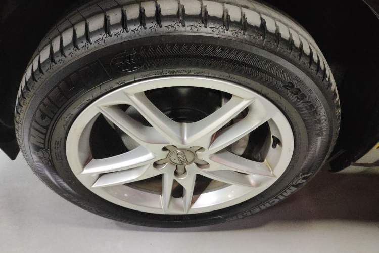 Used Audi Q5 2018 Collector's Edition 40 TFSI Technology Model
