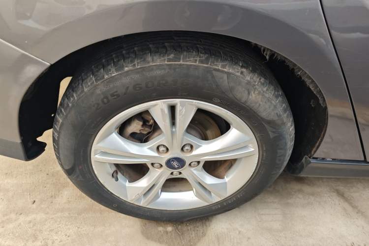 Used Ford Focus 2012 Sedan 1.6L Automatic Fashion Edition
