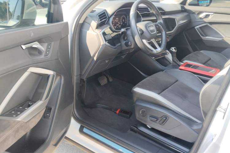 Used Audi Q3 2019 35 TFSI Advanced Dynamic Edition
