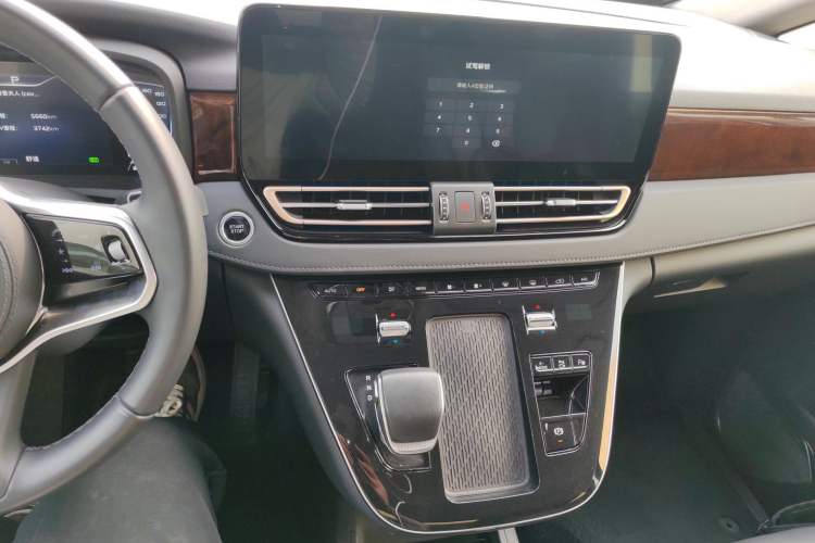 Used Hongqi HQ9 PHEV 2024 2.0T Four-Wheel Drive Luxury Edition