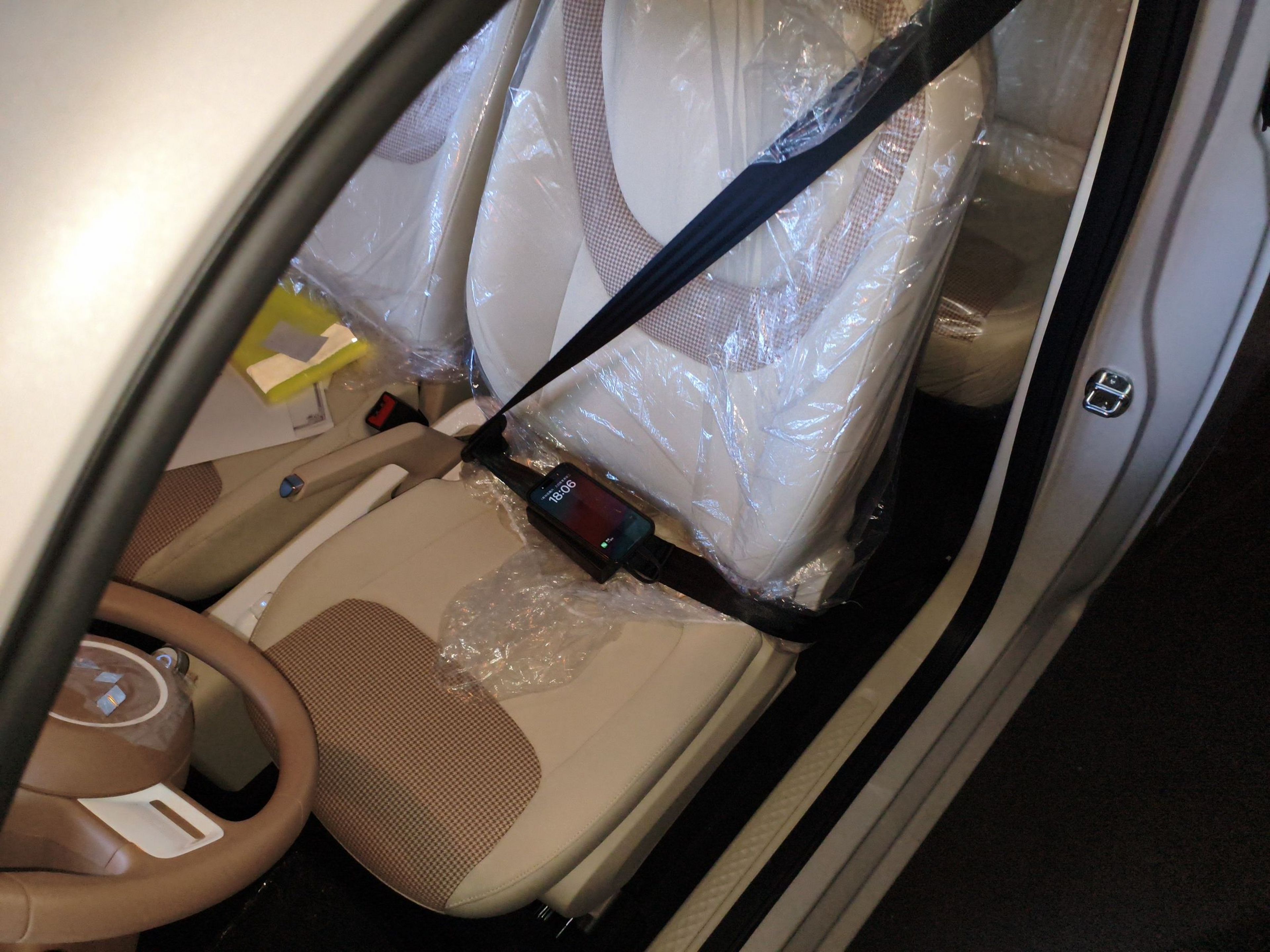 Переднее сиденье в автомобиле