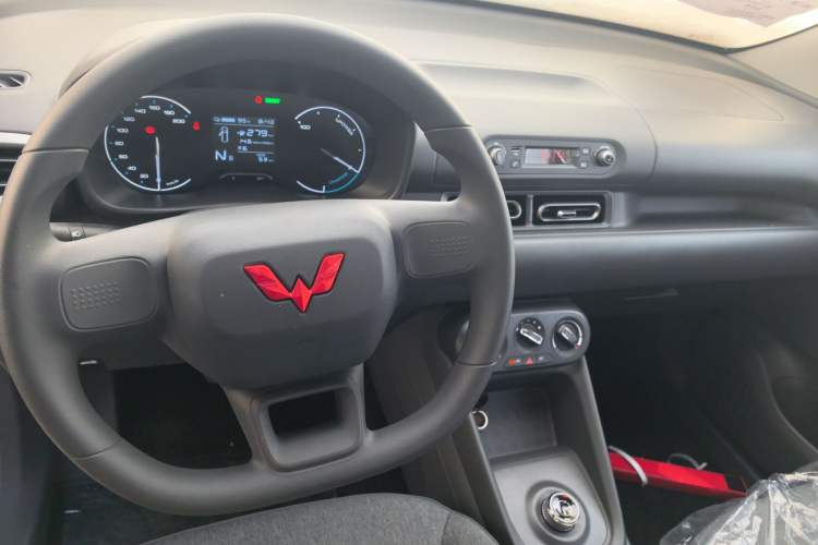 Used Wuling Hongguang New Energy 2024 All-Electric Model 300KM Practical Version