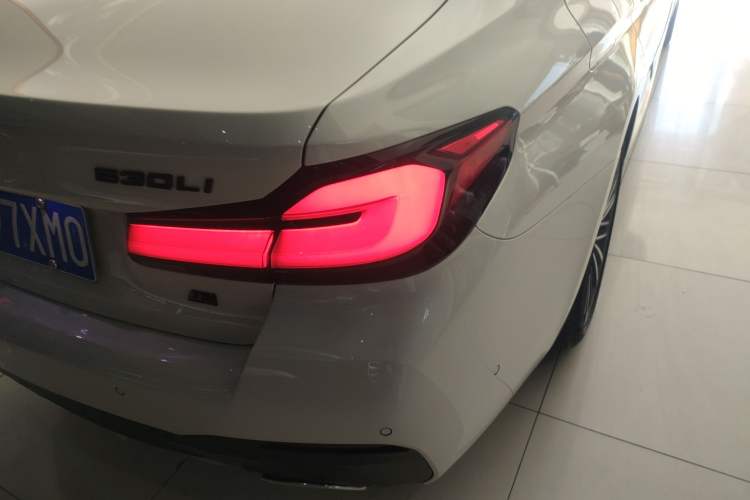 Used BMW 5 Series 2022 Second Facelift 530Li Leading Edition M Sport Package
