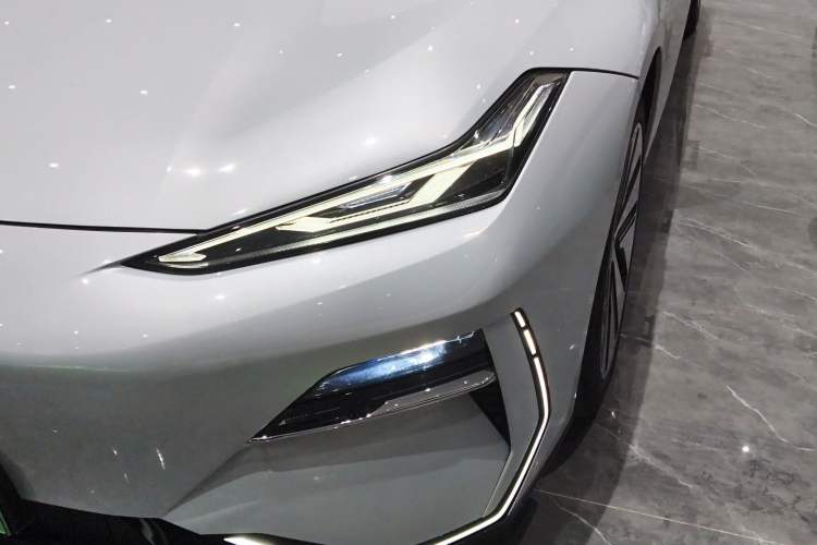 Used Geely Galaxy E8 2024 665 km Range Rear-Drive Starship Long-Range Version
