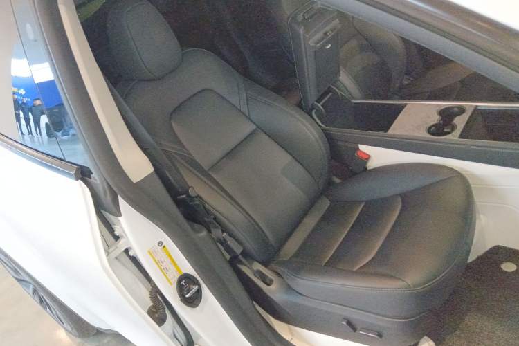 Used Tesla Model Y 2024 Rear-Wheel-Drive Version
