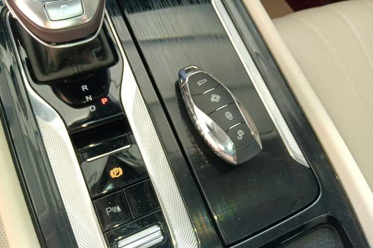 Used Hongqi H5 2023 1.5T HEV Smart Connect Flagship Edition
