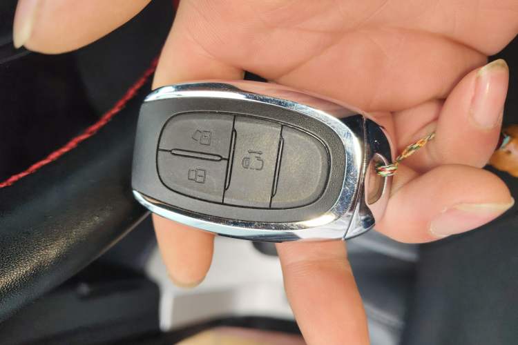 Used SAIC MAXUS G20 2023 Facelifted PLUS 2.0T Gasoline Automatic Luxury Edition
