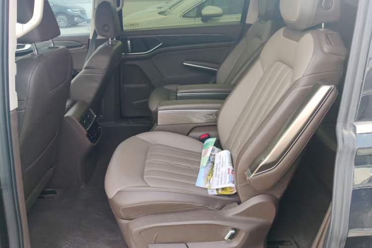 Used Volkswagen Viloran 2024 330TSI Luxury Edition
