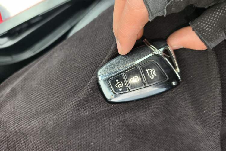 Used Hyundai Santa Fe 2013 2.4L Automatic Two-Wheel Drive Smart Version
