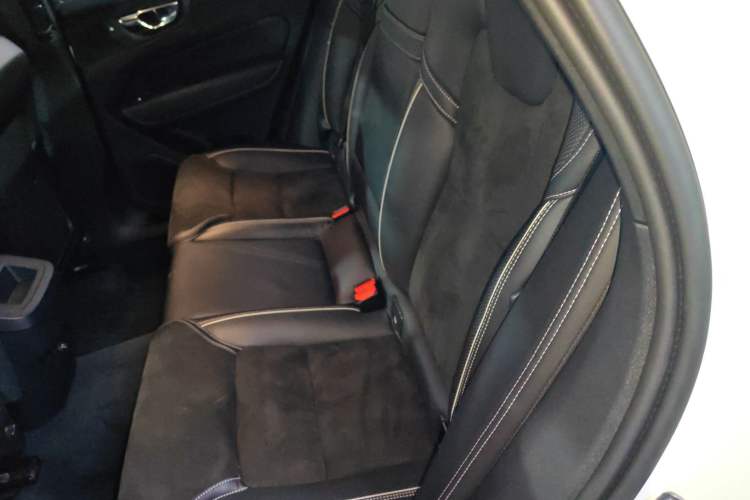 Used Volvo XC60 2018 T5 4x4 Smart & Sporty Edition
