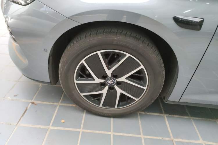 Used BYD Qin L 2025 DM-i Smart Drive 120KM Superior Model
