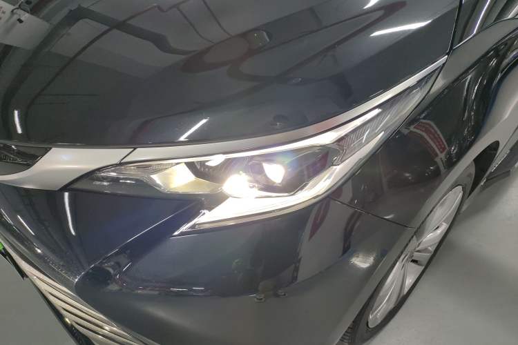 Used Toyota Sienna 2023 2.5L Hybrid Deluxe Edition
