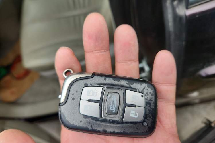 Used BYD M6 2013 2.4L Automatic Prestige Model
