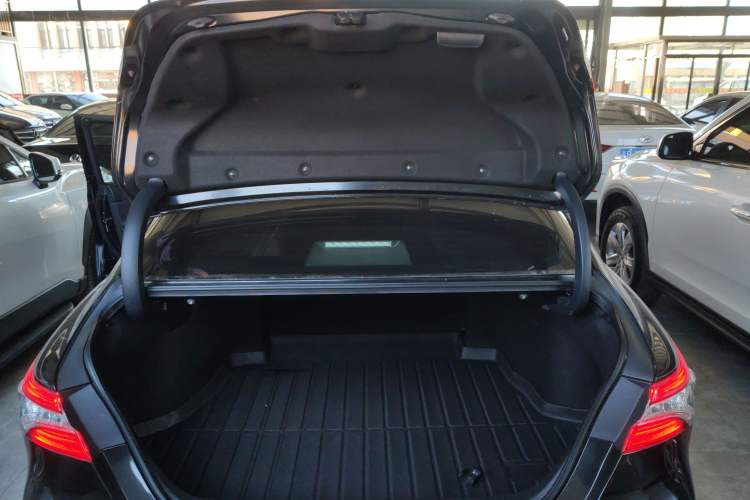 Used Toyota Camry 2021 2.0G Luxury Edition
