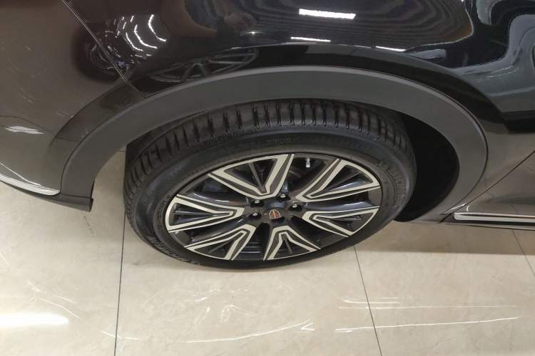 Used Hongqi HS5 2022 Facelifted Version 2.0T Smart Connect Flagship All-Wheel-Drive Edition
