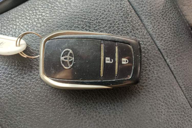 Used Toyota Highlander 2018 2.0T Four-Wheel Drive Luxury Edition 7 Seats China V Emission Standard
