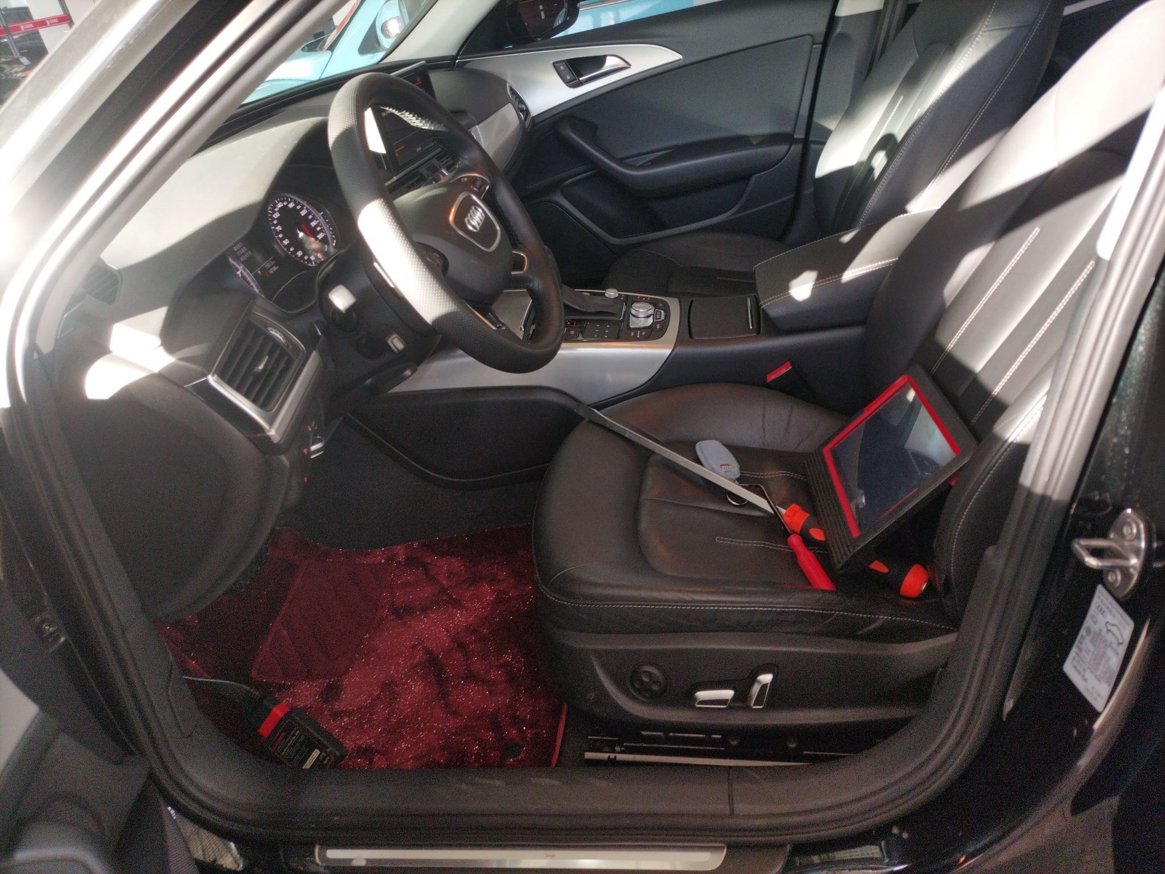 Переднее сиденье в автомобиле