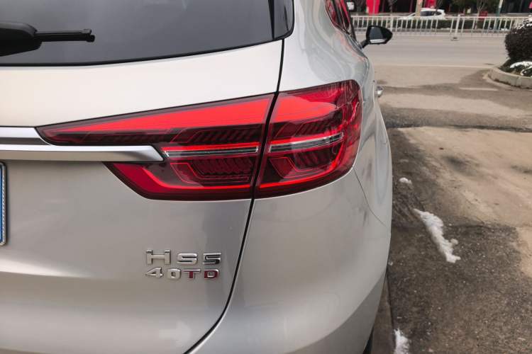 Used Hongqi HS5 2022 Facelifted Version 2.0T Smart Connect Flagship All-Wheel-Drive Edition

