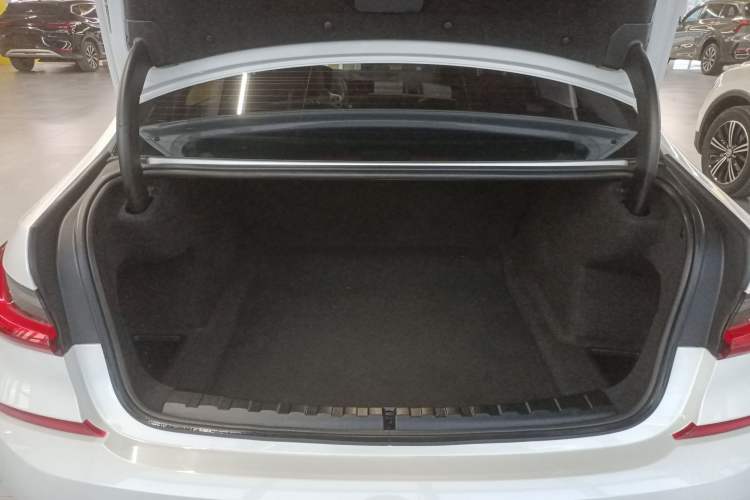 Used BMW 3 Series 2021 Restyled 325Li M Sport Package
