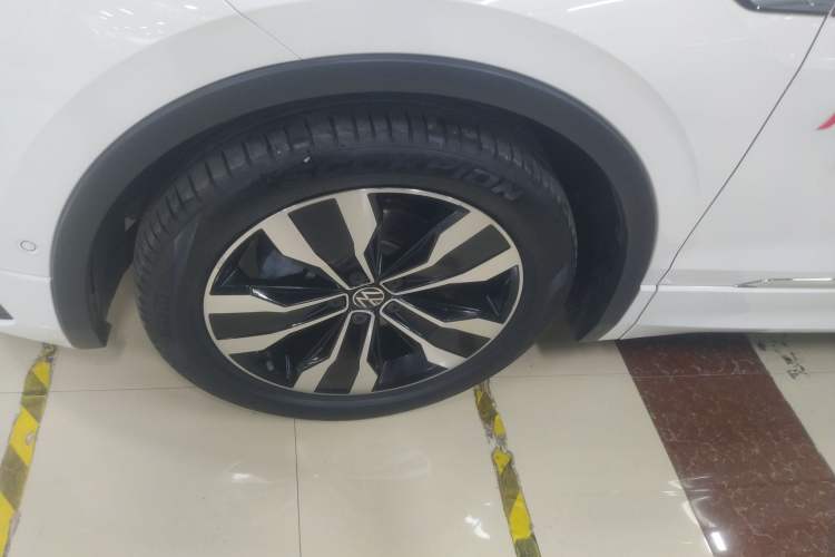 Used Volkswagen Tiguan L 2022 330TSI Automatic Two-Wheel Drive R-Line Enhanced Edition
