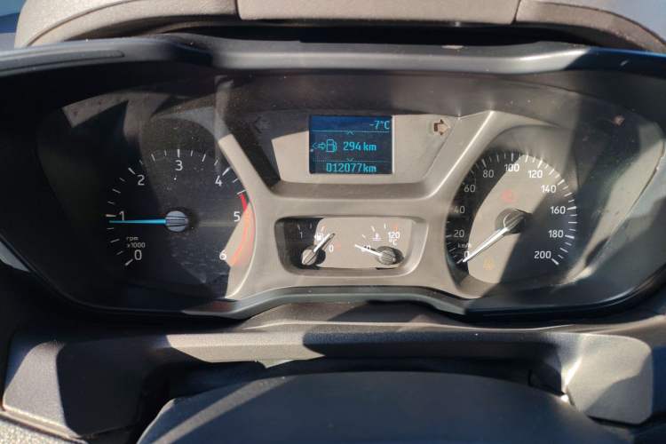 Used Ford Transit 2019 2.0T Diesel Multi-Purpose Commercial Vehicle Mid-Drive Mid-Roof 6-Seater China VI Standard