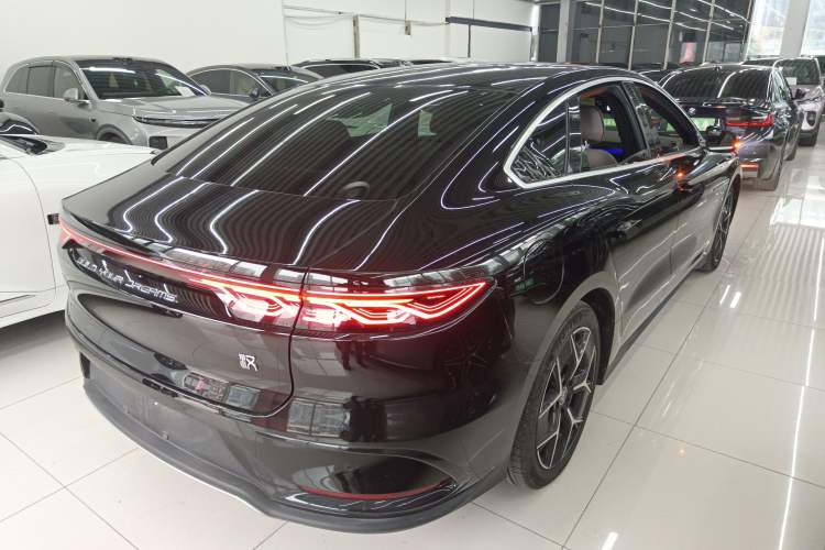 Used BYD Han 2024 EV Glory Edition 715KM Front-Wheel-Drive Flagship Model
