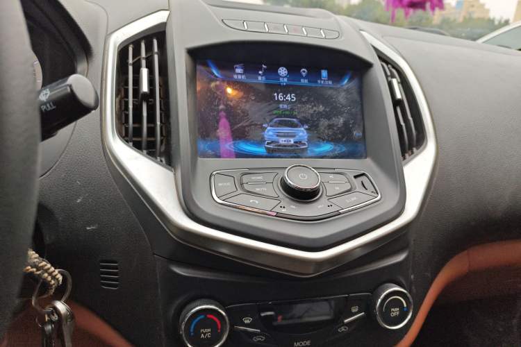 Used Geely Auto Diamond 2016 1.5L Manual Elite Version China IV Standard
