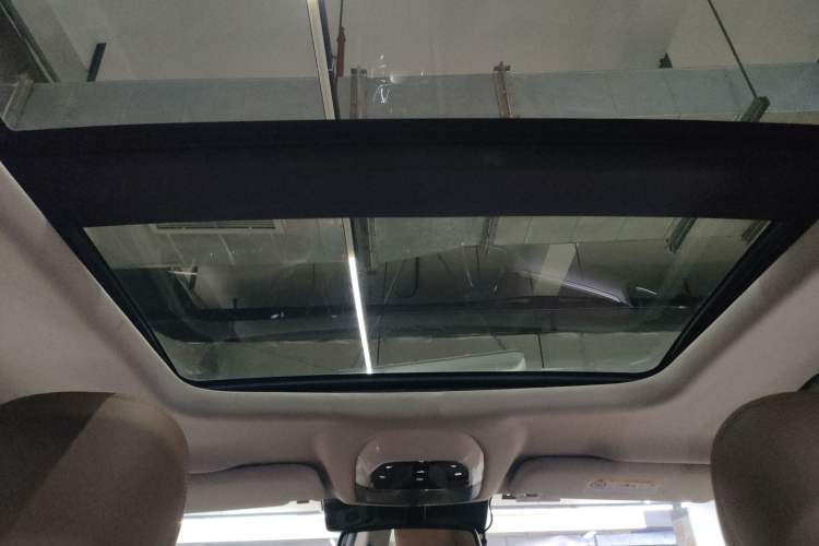 Used  Lingyun 2019 1.6T Two-Wheel Drive Diamond Edition
