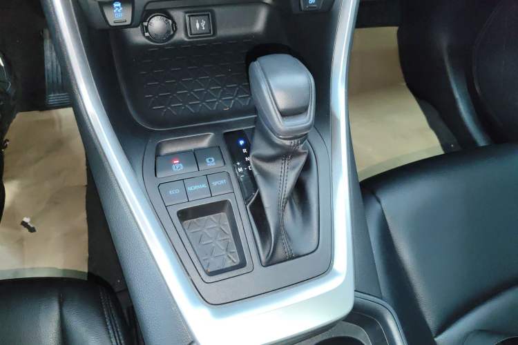 Used Toyota RAV4 2022 2.0L CVT Two-Wheel Drive Fashion Edition
