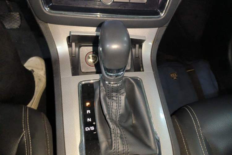 Used Roewe RX5 2019 20T Two-Wheel Drive Automatic Ali Smart Connectivity Platinum Edition
