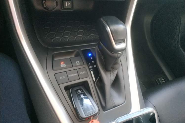 Used Toyota RAV4 2020 2.0L CVT Two-Wheel Drive Fashion PLUS Edition
