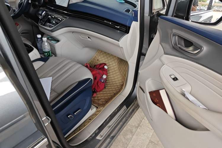 Used Roewe iMAX8 2022 400TGI Celebration Edition
