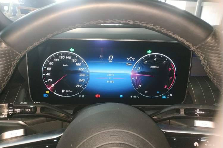 Used Mercedes-Benz GLC 2023 Facelift GLC 260 L 4MATIC Luxury Version 5 Seats
