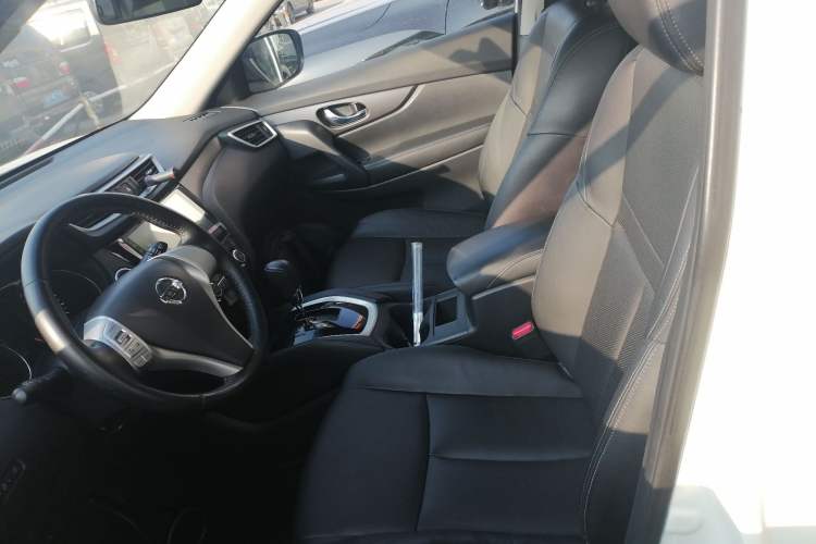 Used Nissan X-Trail 2015 2.0L CVT Comfort MAX Edition 2WD
