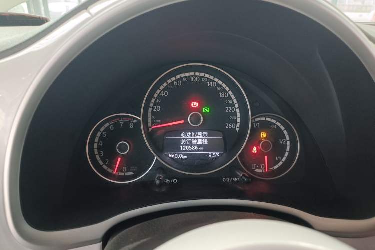 Used Volkswagen Beetle 2015 180TSI model
