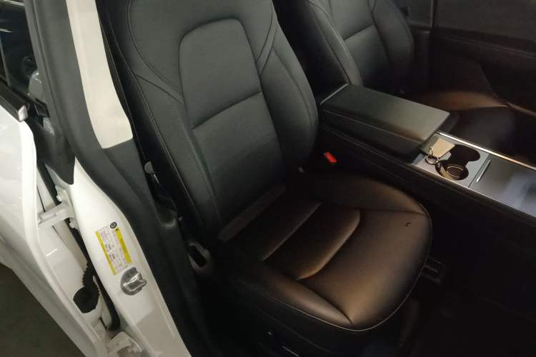 Used Tesla Model Y 2024 Long-Range All-Wheel-Drive Version
