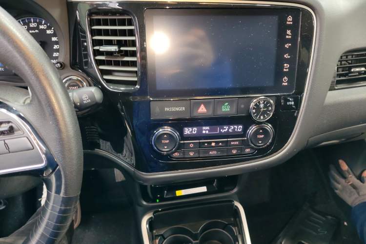 Used Mitsubishi Outlander 2019 2.4L 4x4 Zhi Xiang Edition 5 Seats China VI Standard
