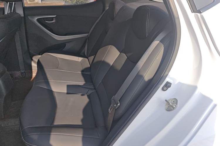 Used Hyundai Elantra 2015 1.6L Automatic Fashion Model