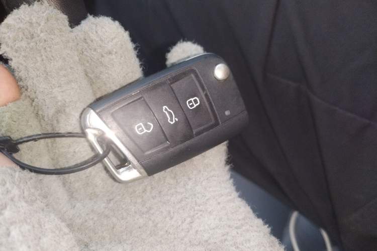 Used Volkswagen Tharu 2023 300TSI Two-Wheel-Drive Moonlight Edition
